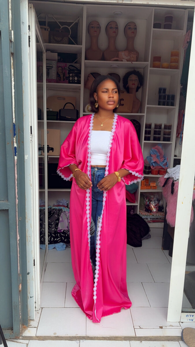 Kimono rose en satin élégant