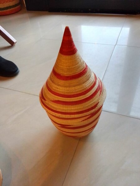 Paniers tissés à la main.