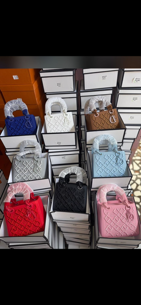 Rouge ,noir,bleu, blan