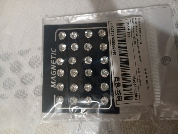 Clous d'Oreilles Magnétiques