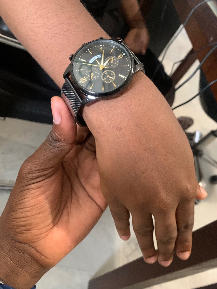 Montre Poedagar fond noir