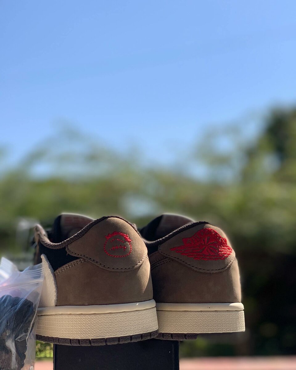 Airjordan 1s Low X Cactus Jack Mocha
