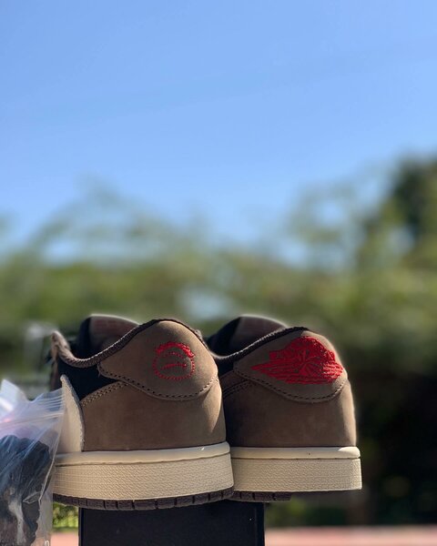 Airjordan 1s Low X Cactus Jack Mocha