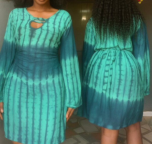Robe Bleu Tie-Dye Élégante