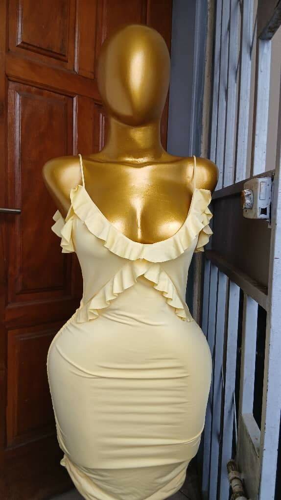 Robe jaune à volants élégante