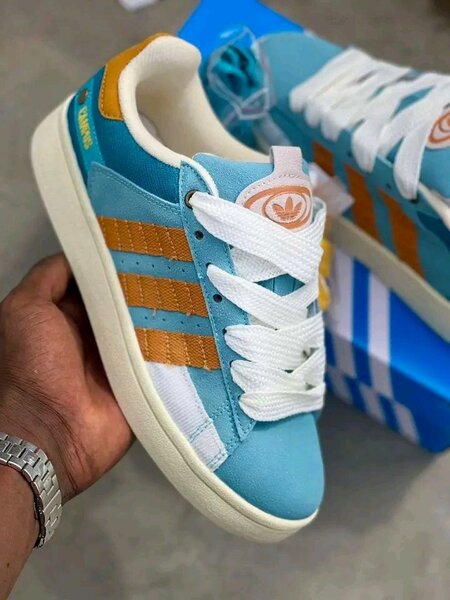 Baskets Adidas bleues stylées