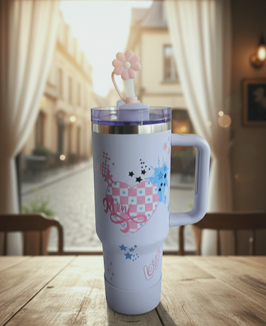 Tasse isotherme avec poignée et paille