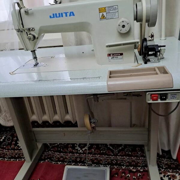 Швейная машинка Джуита. Прямострочная, скоростная.