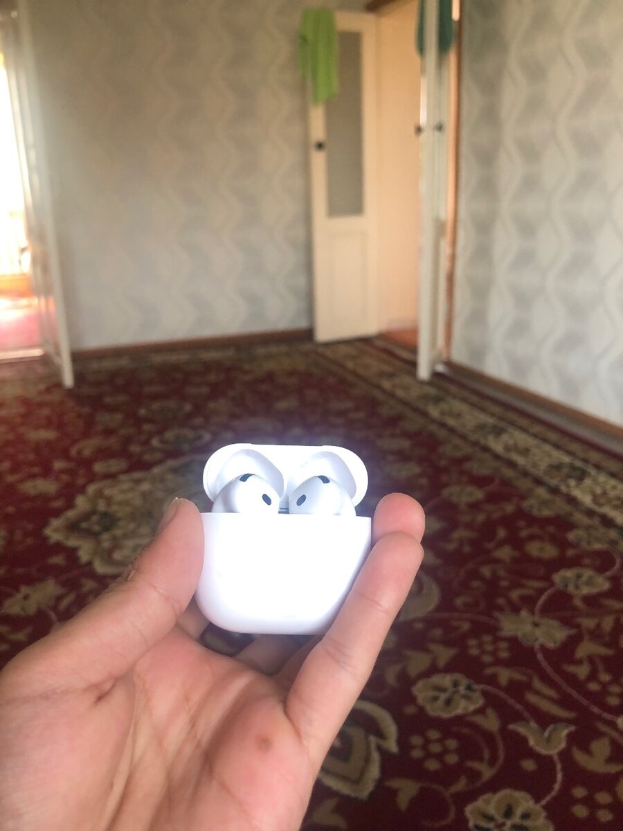 Apple AirPods 4