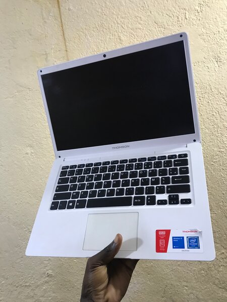 Laptop Thomson léger et rapide