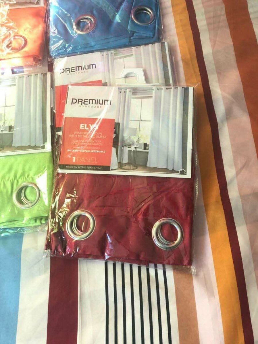 Rideaux à œillets multicolores