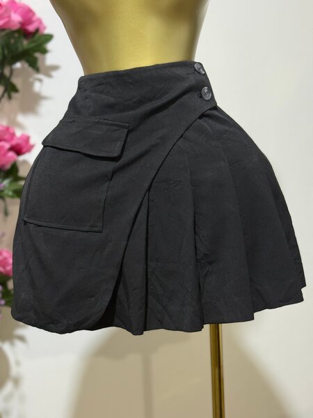 Mini jupe noire cargo plissée pour femme