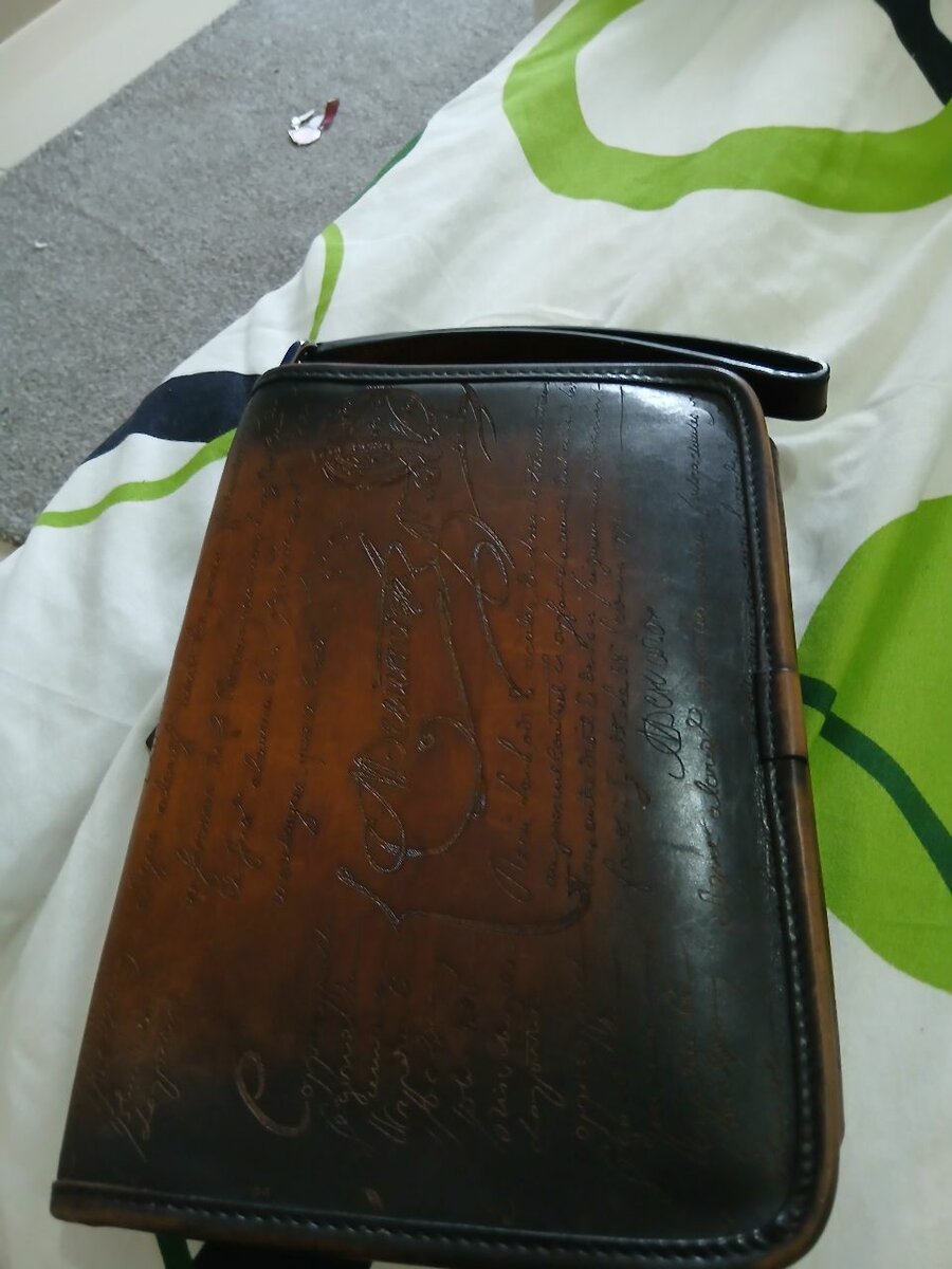 Pochette en cuir vintage élégant