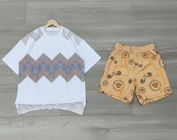 Ensemble T-shirt et Short Stylish