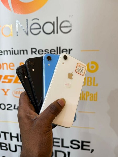 XR 64GB very neat