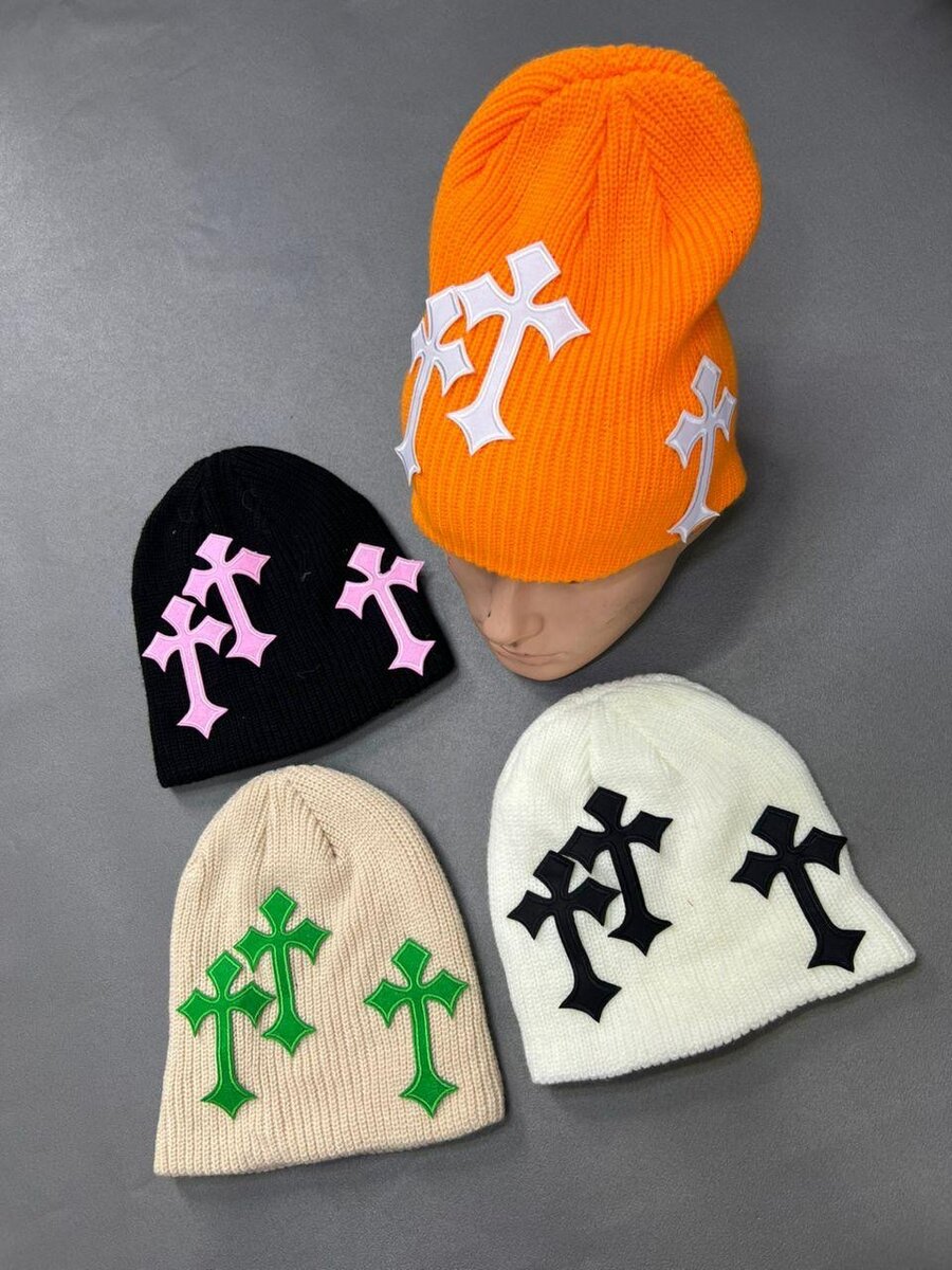 Bonnet tendance avec motifs croix