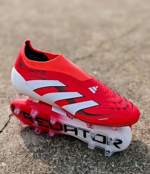 Chaussures de foot Adidas Predator rouges