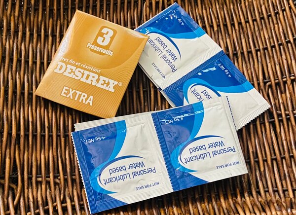 3 préservatifs + 4 lubrifiants