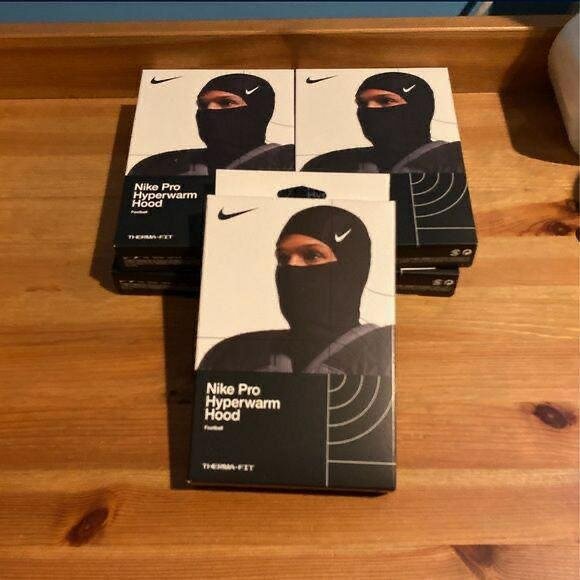 Nike Pro Therma-FIT Hood