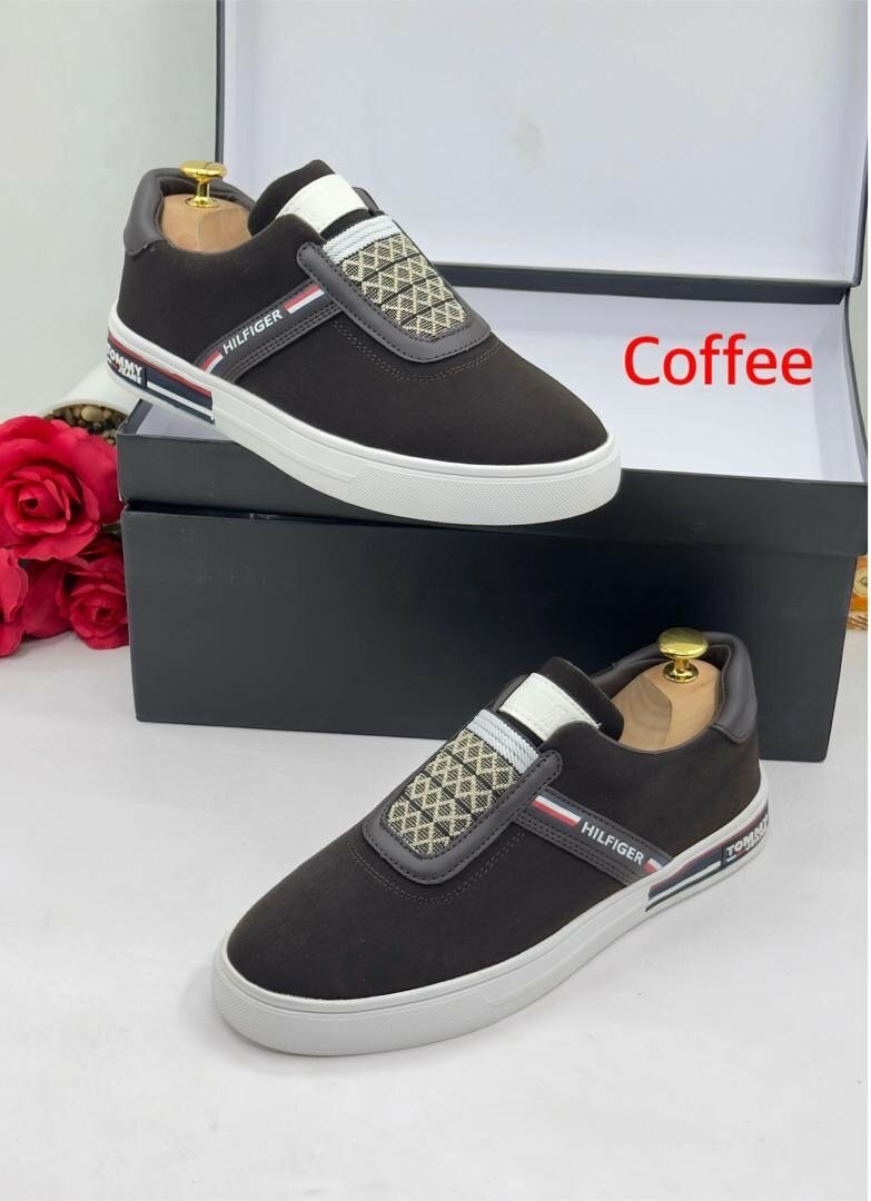 TOMMY HILFIGER COFFEE AND WHIT