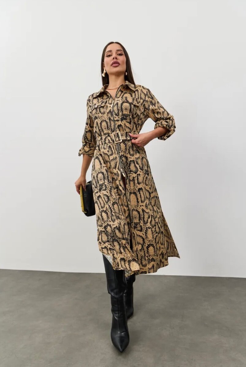 Платье/халат с поясом. Можно носить как домашнюю одежду.