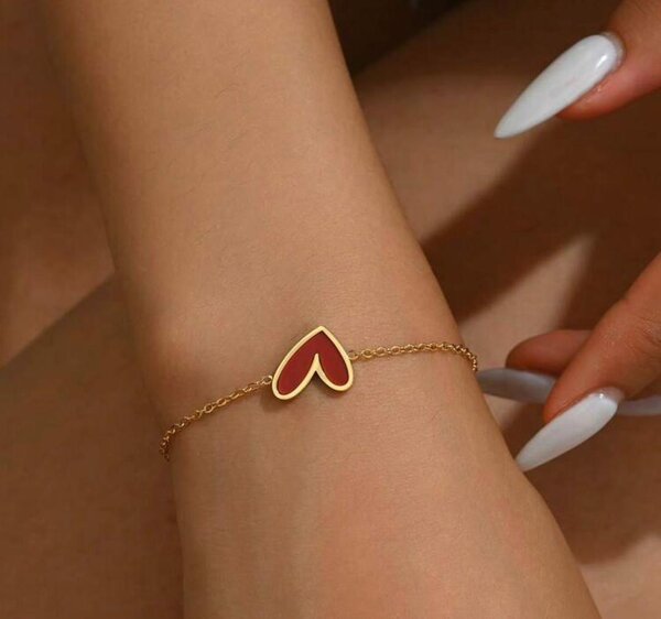 Bracelet avec coeur rouge en or
