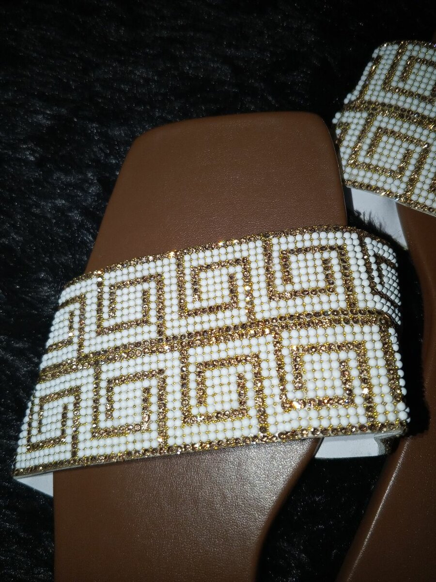 Sandales à perles design grec