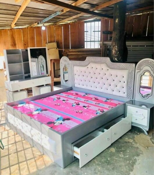 Lit enfant moderne avec rangement