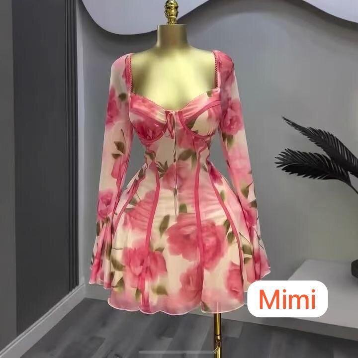 Robe élégante à fleurs rose