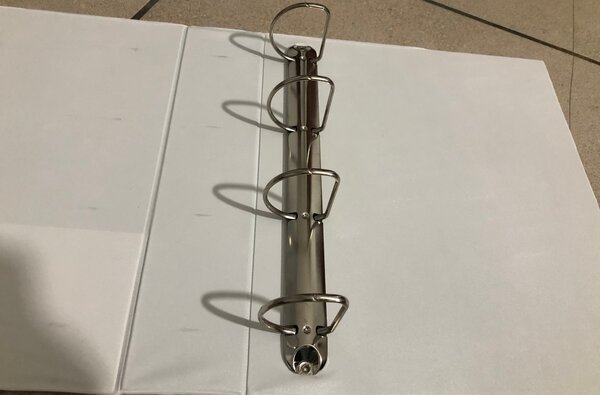 Classeur à anneaux A4 robuste