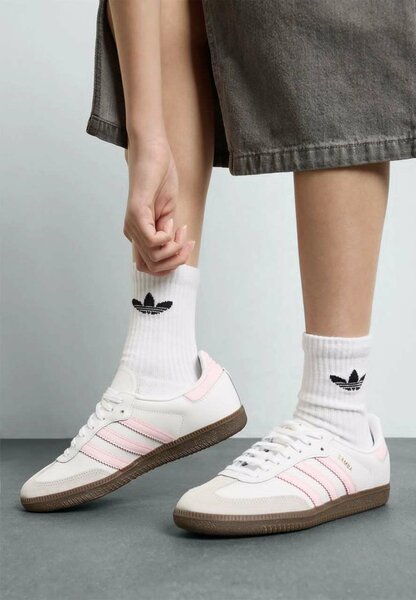 Adidas samba à la bandes roses