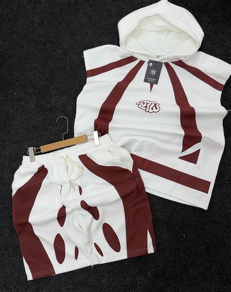 Ensemble sport à capuche