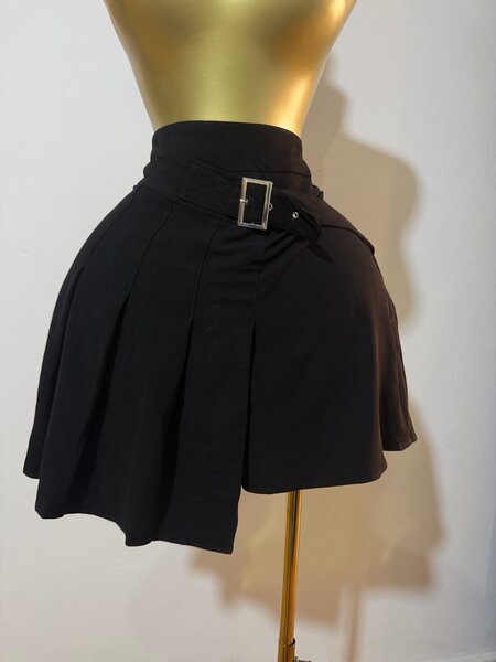 Jupe trapèze noire élégante