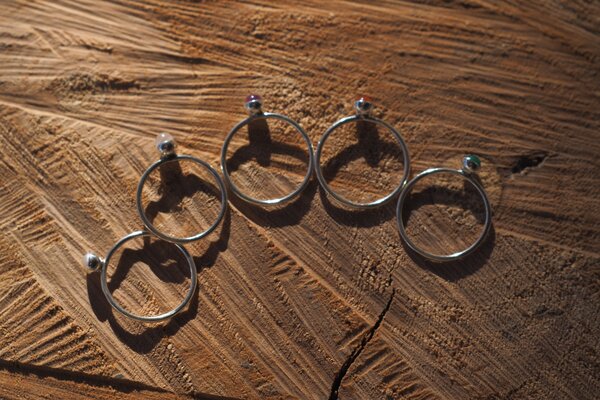 Кольца из серебра с натуральными камнями.