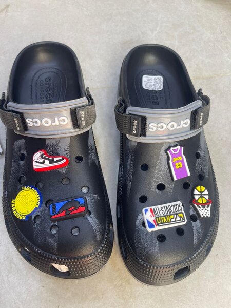 Sandales Crocs à breloques