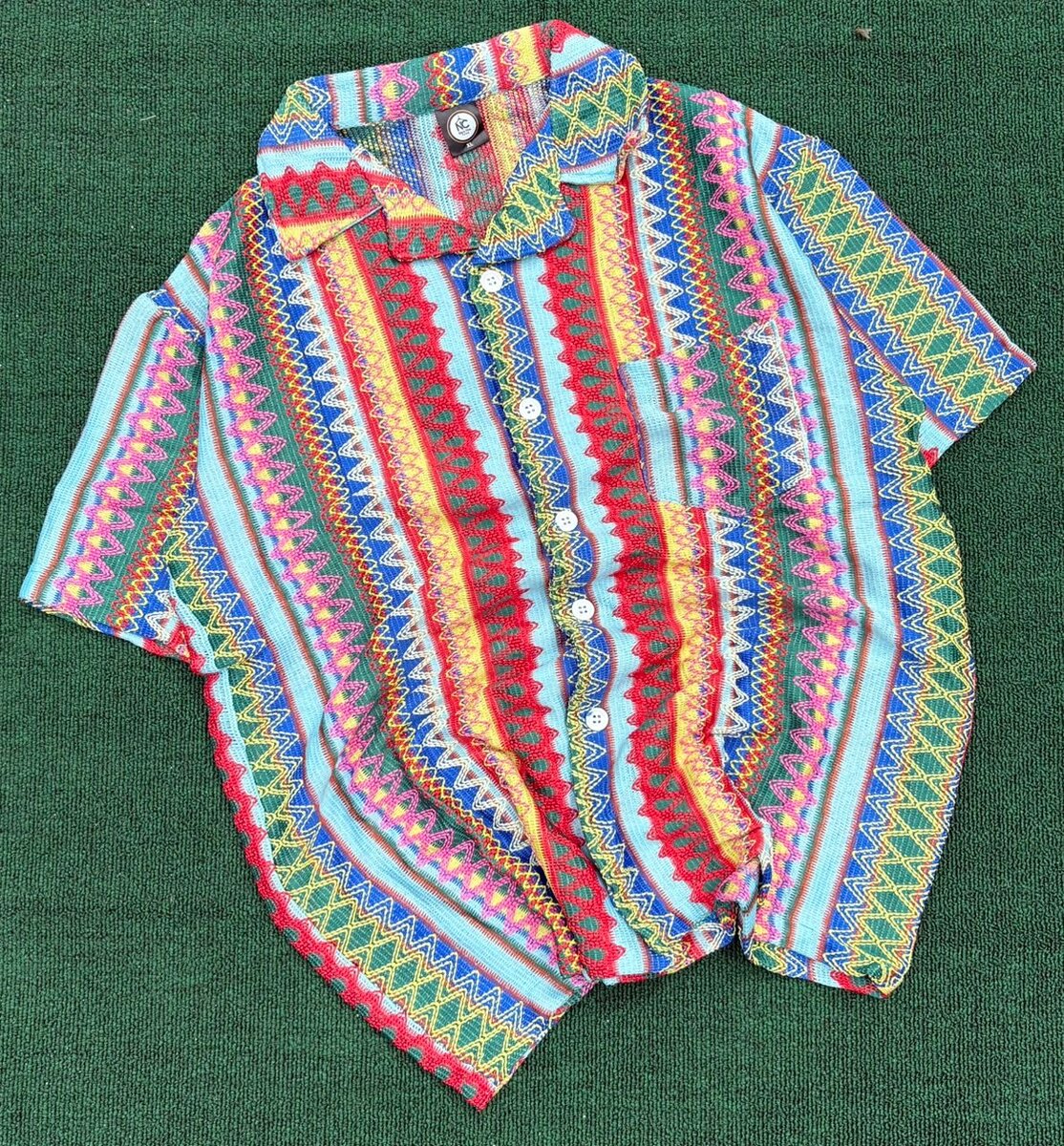 Chemise colorée à motifs