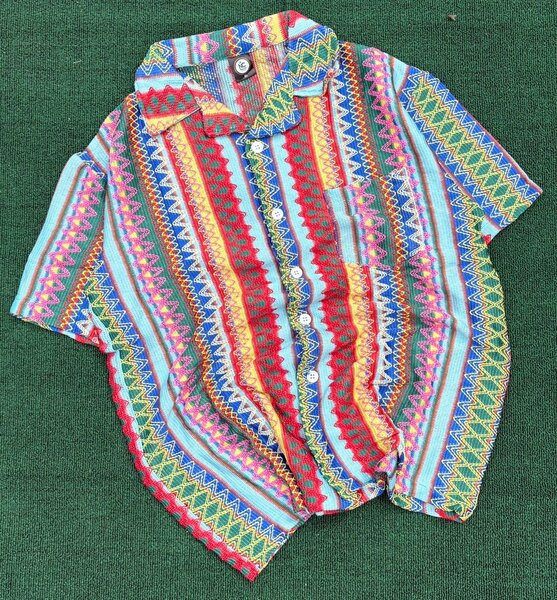 Chemise colorée à motifs