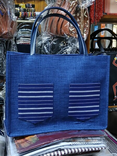 Grand sac à main élégant