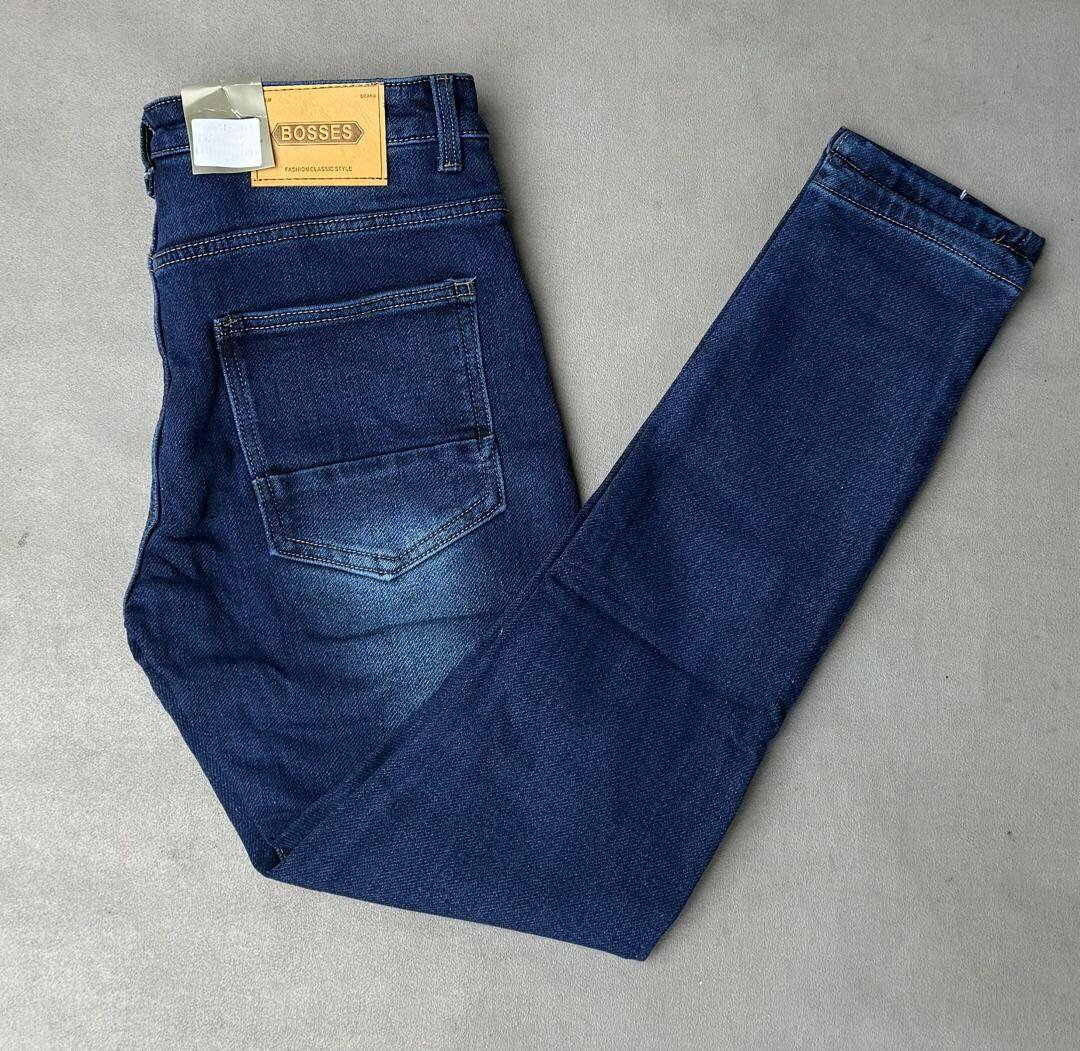 Jeans en denim bleu classique