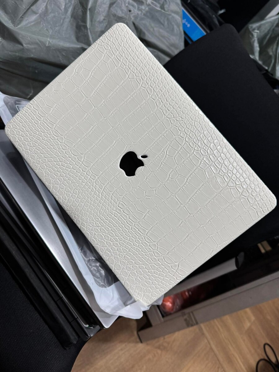 Housse Apple MacBook en cuir blanc