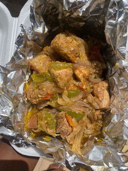 Repas de viande épicé à emporter