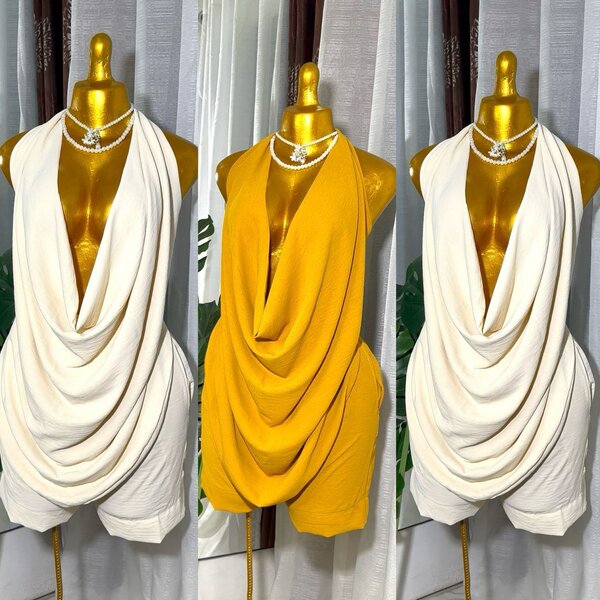 Robe élégante à col drapé