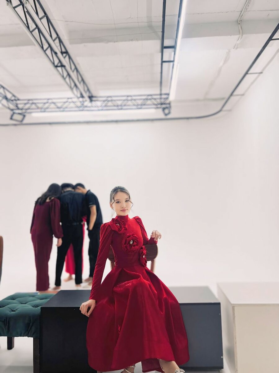 Красное вечернее платье