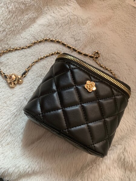 Маленькая женская сумка через плечо из экокожи