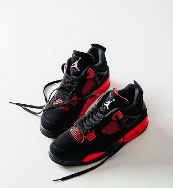 AIR JORDAN 4