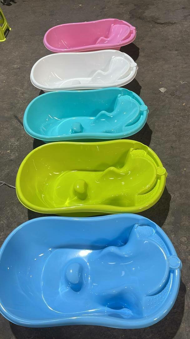 Baignoire bébé colorée