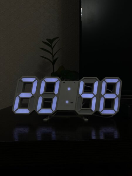 Настольные электрические часы