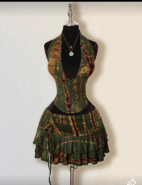 Ensemble corset et jupe verte