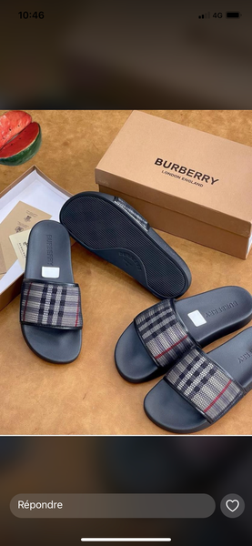Mules à carreaux élégantes