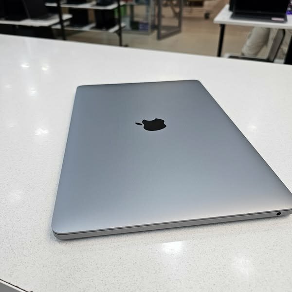 Macbook pro 2020 model